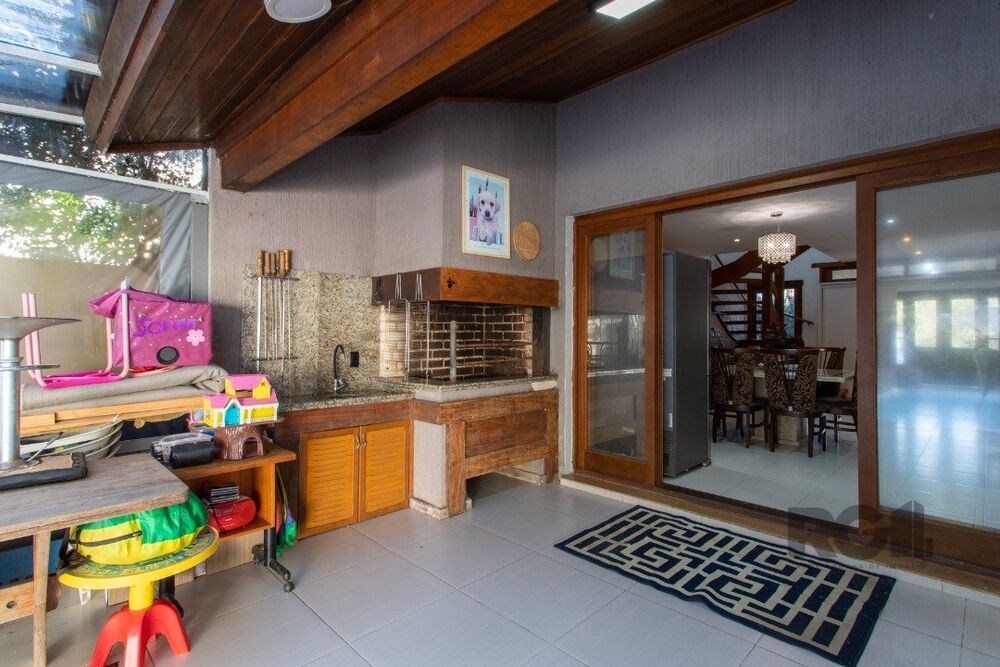Casa de Condomínio à venda com 4 quartos, 225m² - Foto 3