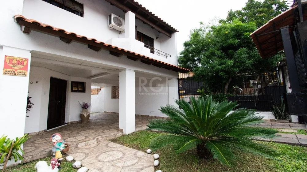 Casa à venda com 3 quartos, 237m² - Foto 1