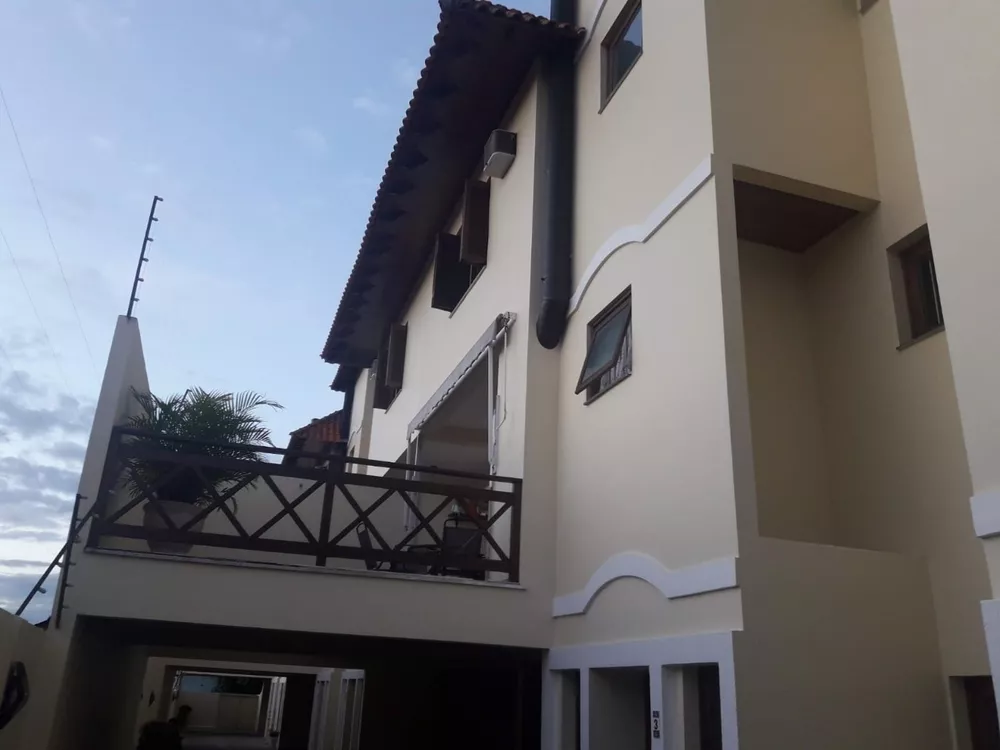 Casa de Condomínio à venda com 3 quartos, 190m² - Foto 1