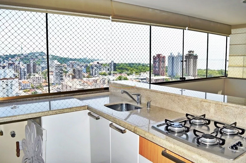 Apartamento à venda com 3 quartos, 205m² - Foto 1