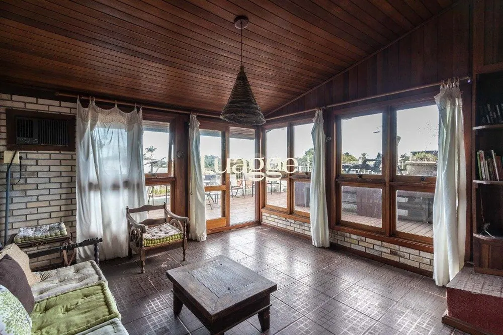 Casa, 3 quartos, 241 m² - Foto 1