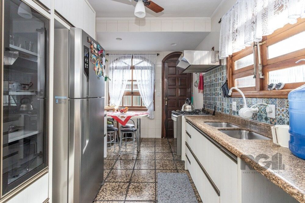 Casa à venda com 3 quartos, 146m² - Foto 1