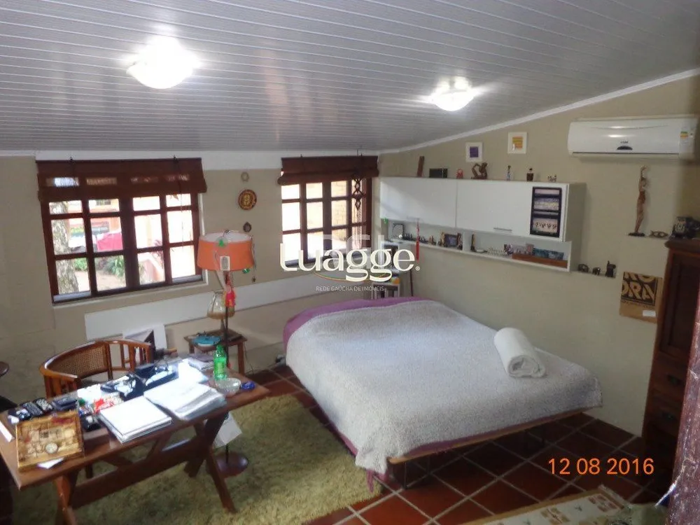 Casa, 6 quartos, 241 m² - Foto 1