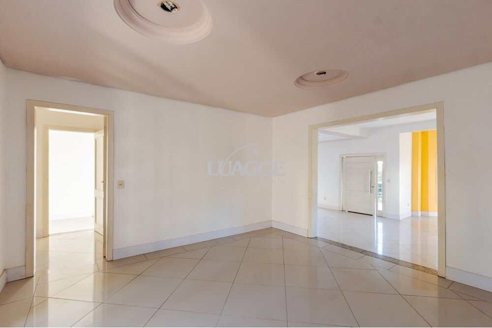 Casa de Condomínio à venda com 3 quartos, 312m² - Foto 2
