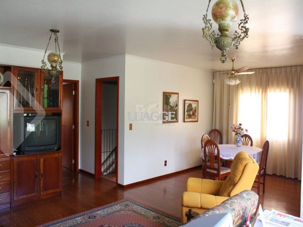 Casa à venda com 5 quartos, 247m² - Foto 2