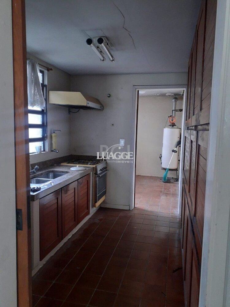 Casa à venda com 3 quartos, 252m² - Foto 2