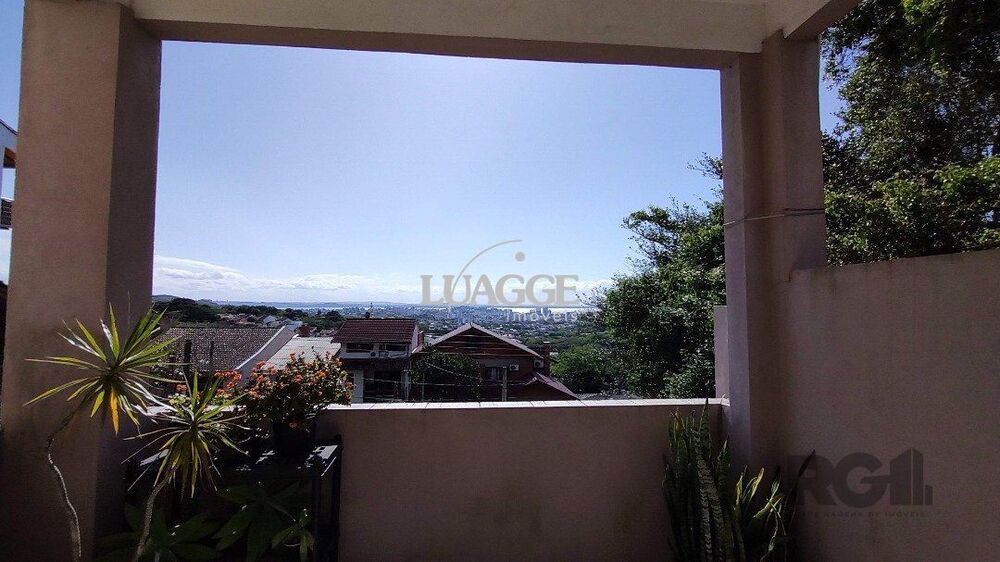 Casa à venda com 5 quartos, 238m² - Foto 1