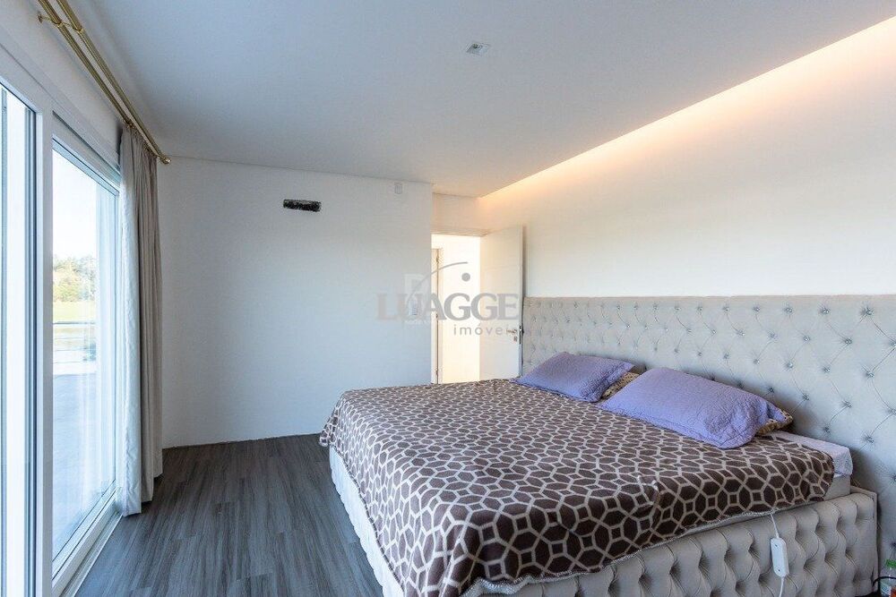 Casa de Condomínio à venda com 5 quartos, 390m² - Foto 1