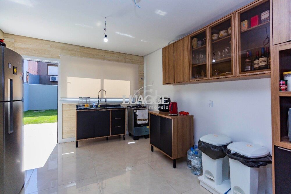 Casa à venda com 3 quartos, 253m² - Foto 3