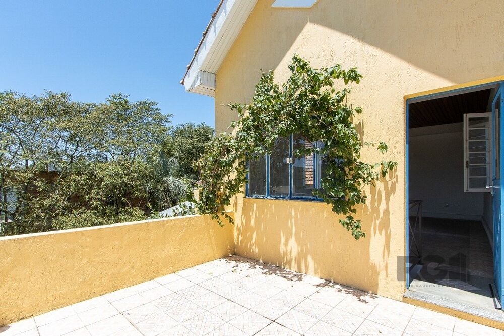 Casa à venda com 3 quartos, 239m² - Foto 4