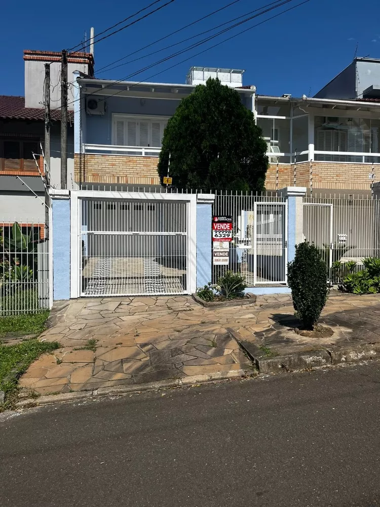 Sobrado à venda com 4 quartos, 234m² - Foto 1