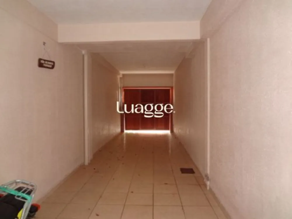 Casa, 4 quartos, 331 m² - Foto 2