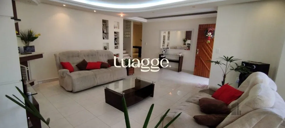 Casa, 3 quartos, 241 m² - Foto 1