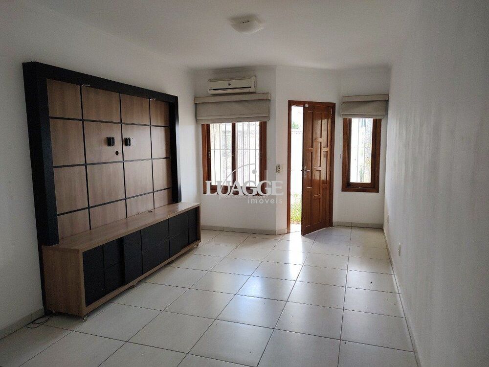 Casa à venda com 3 quartos, 86m² - Foto 1