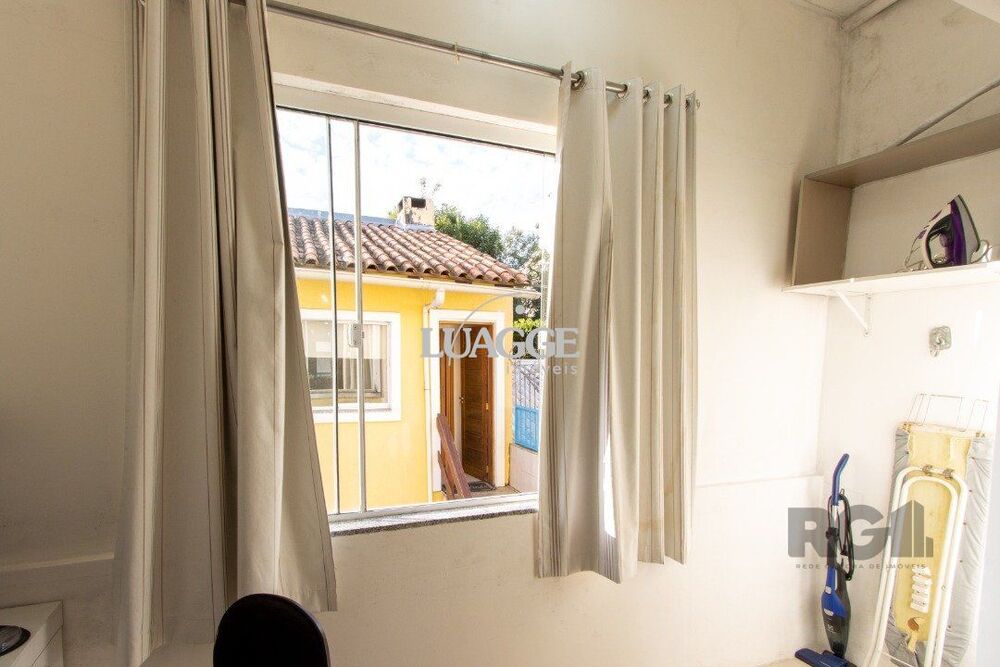 Casa à venda com 3 quartos, 196m² - Foto 2