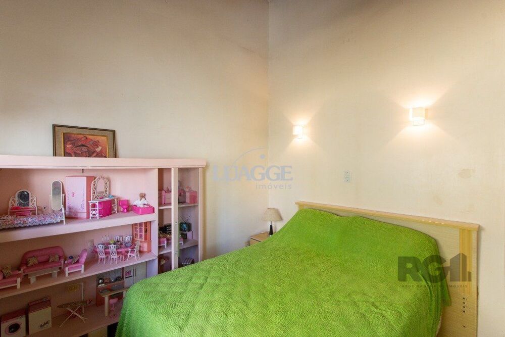 Casa à venda com 3 quartos, 196m² - Foto 1