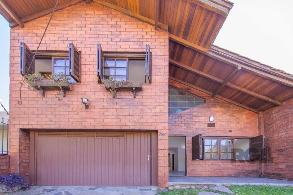 Casa à venda com 3 quartos, 249m² - Foto 1