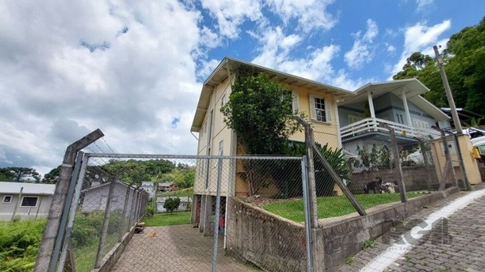 Casa à venda com 2 quartos, 149m² - Foto 1