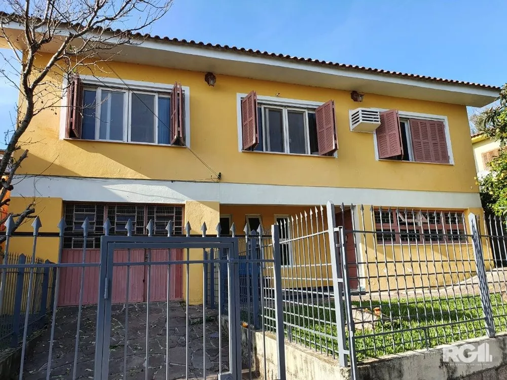 Casa à venda com 4 quartos, 261m² - Foto 1