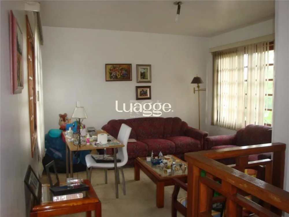 Casa, 4 quartos, 241 m² - Foto 1