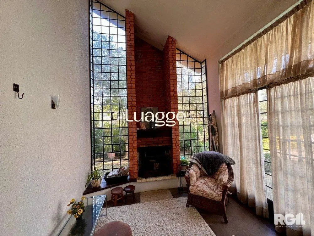 Casa, 3 quartos, 241 m² - Foto 1