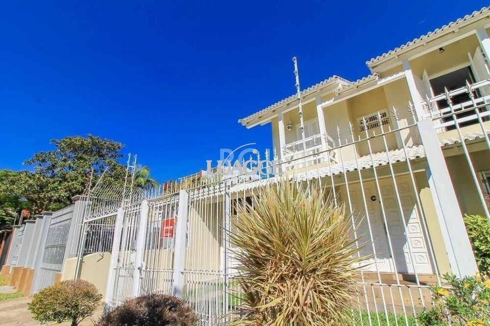 Casa à venda com 4 quartos, 301m² - Foto 2