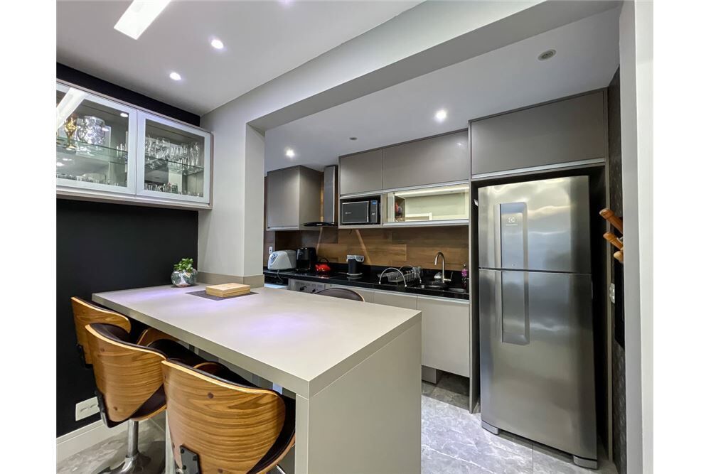 Apartamento à venda com 3 quartos, 165m² - Foto 1