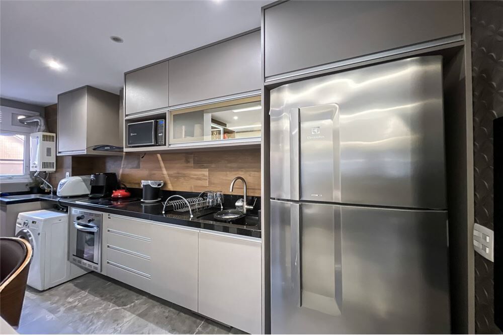 Apartamento à venda com 3 quartos, 165m² - Foto 2