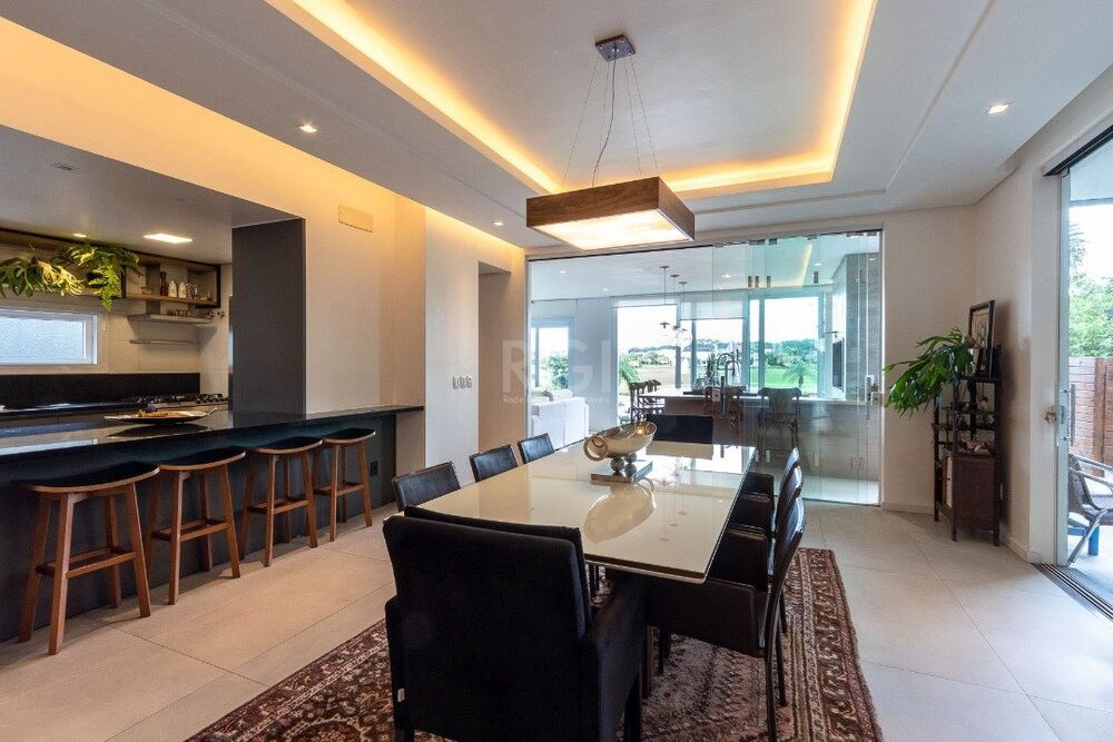 Casa de Condomínio à venda com 4 quartos, 338m² - Foto 2