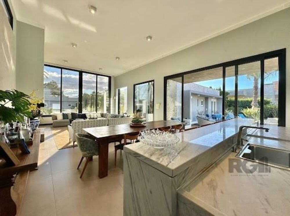 Casa de Condomínio à venda com 4 quartos, 218m² - Foto 2