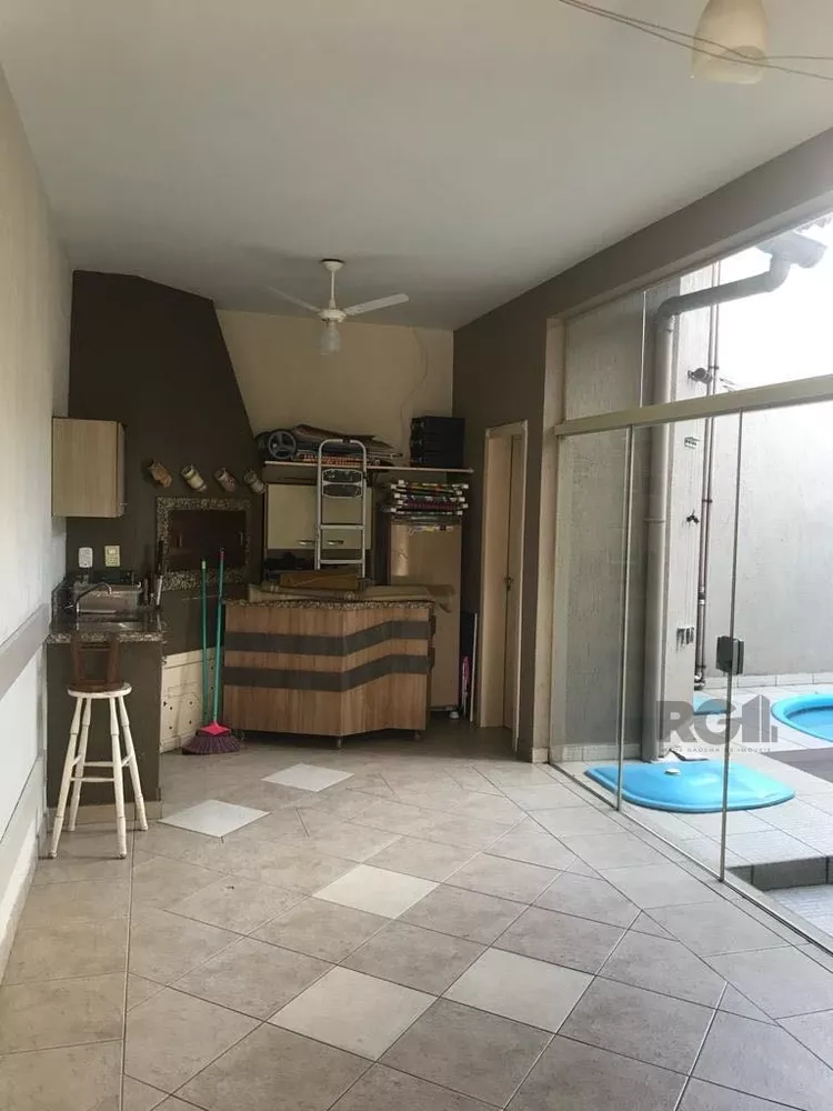 Casa à venda com 4 quartos, 159m² - Foto 2