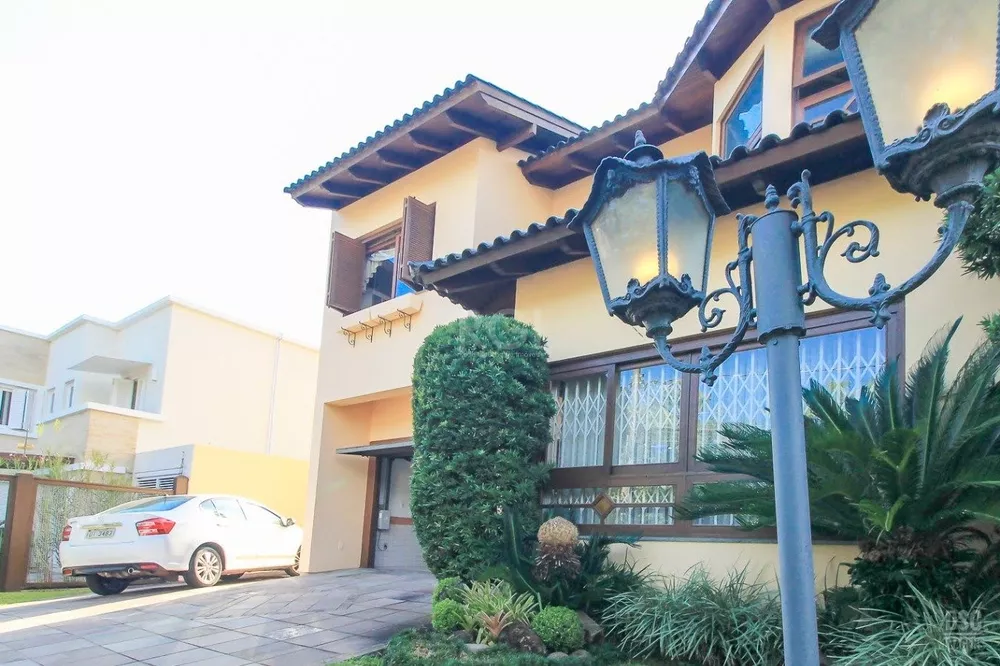 Casa à venda com 4 quartos, 378m² - Foto 1