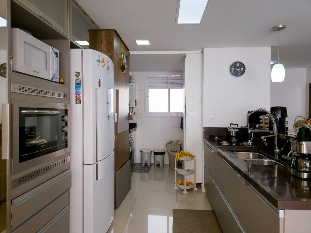 Apartamento à venda com 3 quartos, 149m² - Foto 2