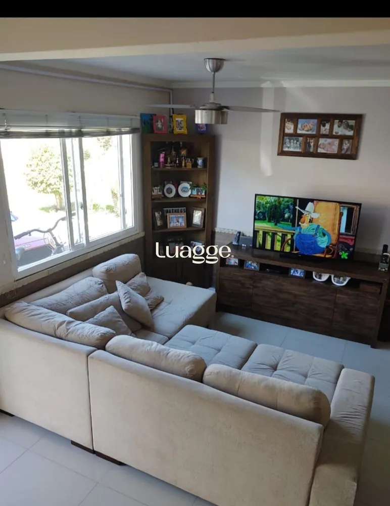 Casa, 3 quartos, 210 m² - Foto 1