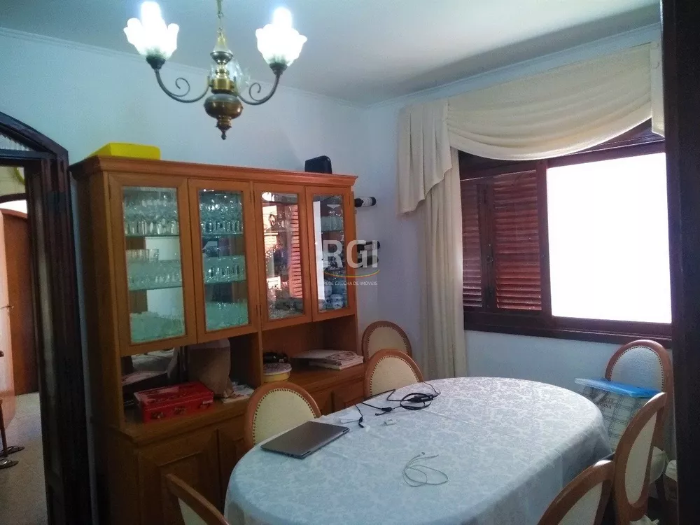 Casa à venda com 4 quartos, 176m² - Foto 1