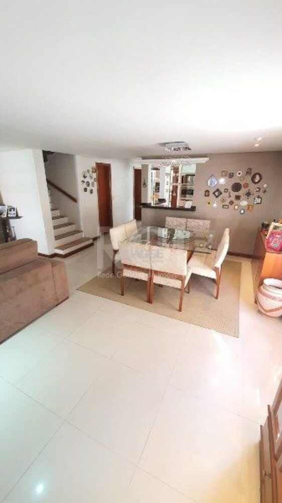 Casa de Condomínio à venda com 3 quartos, 222m² - Foto 2