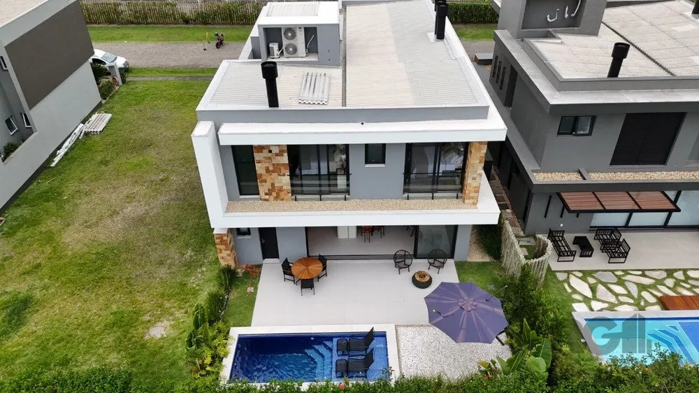 Casa de Condomínio à venda com 4 quartos, 257m² - Foto 2