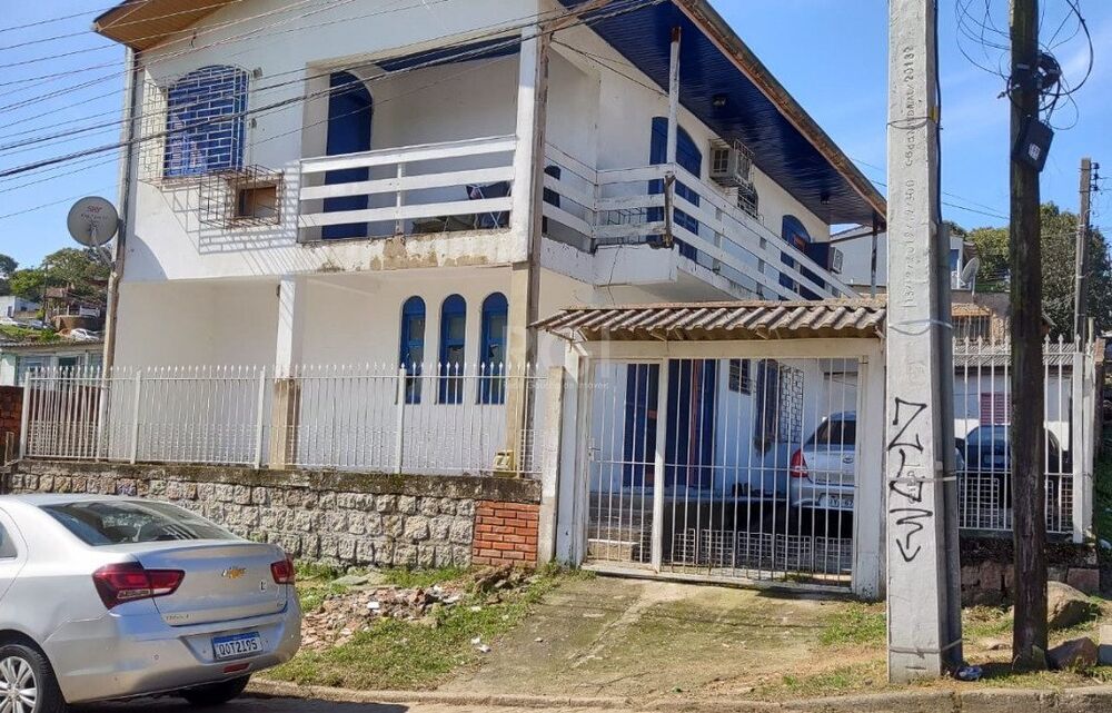 Casa à venda com 4 quartos, 235m² - Foto 1