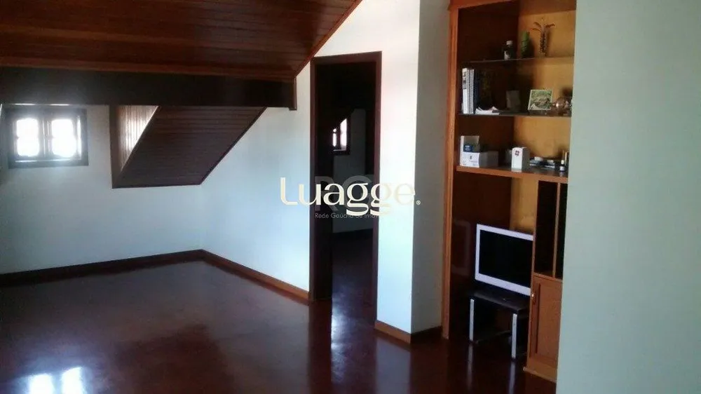 Casa, 3 quartos, 317 m² - Foto 1