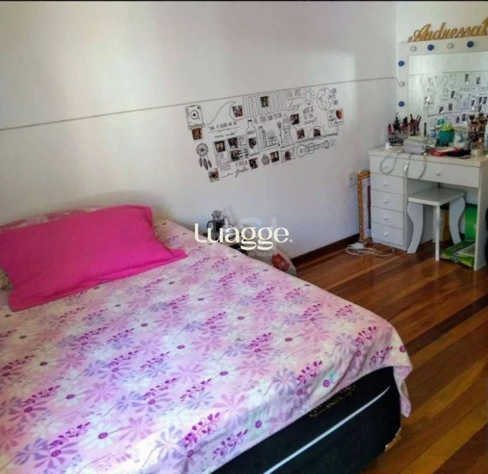 Casa, 6 quartos, 201 m² - Foto 1