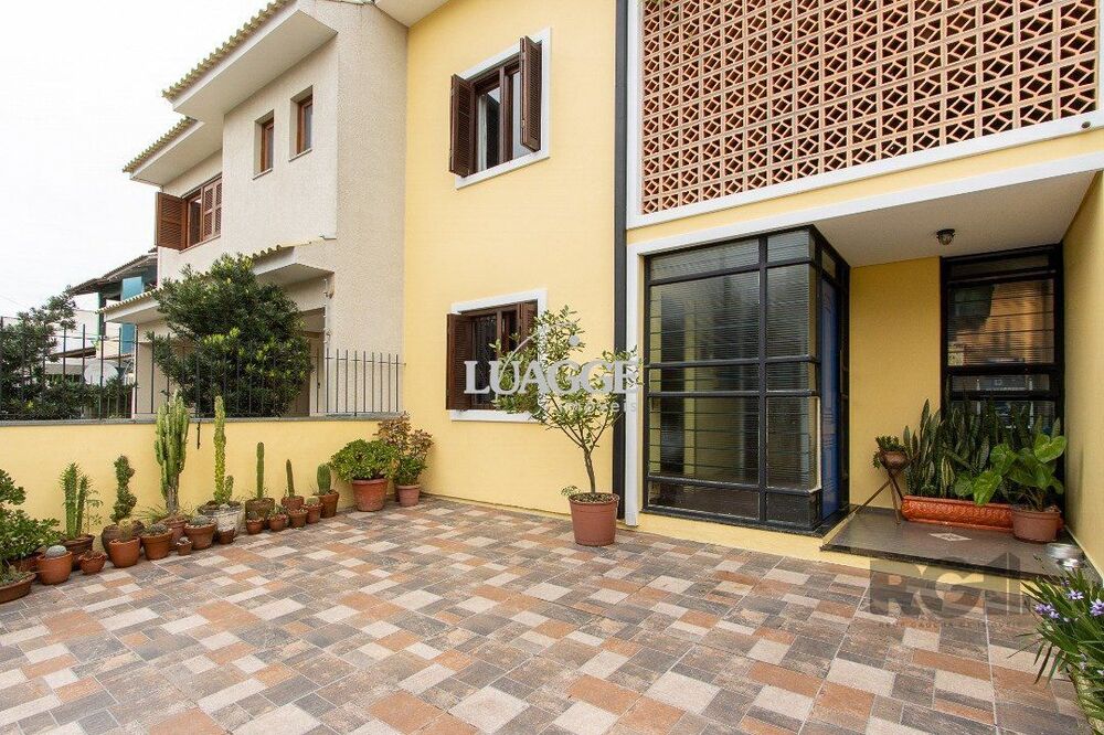 Casa à venda com 3 quartos, 113m² - Foto 1