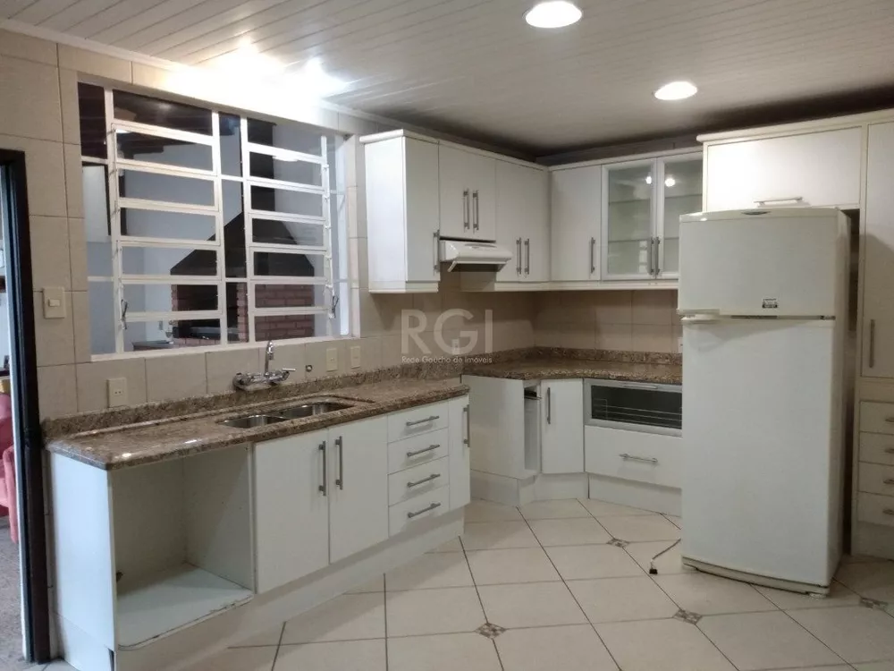 Casa à venda com 4 quartos, 182m² - Foto 2