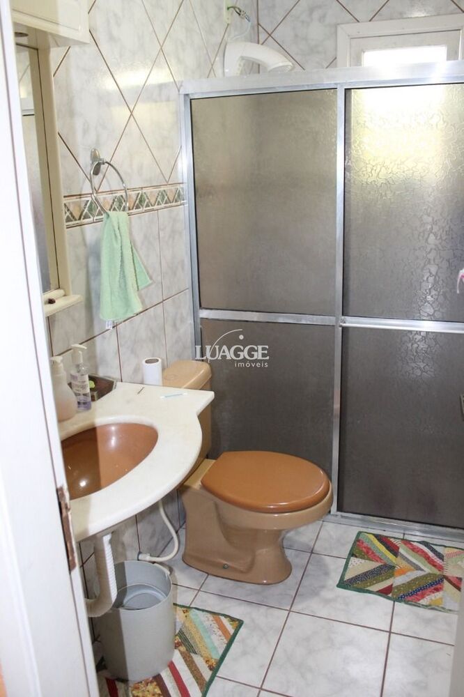 Casa à venda com 3 quartos, 121m² - Foto 1