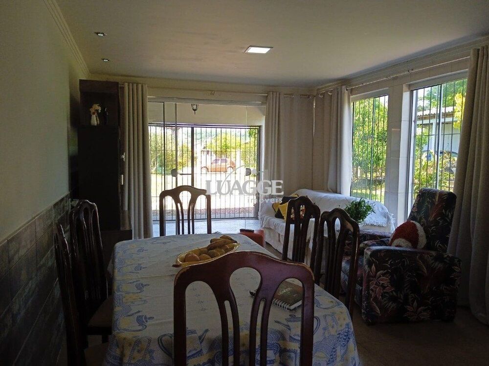 Casa à venda com 2 quartos, 72m² - Foto 4
