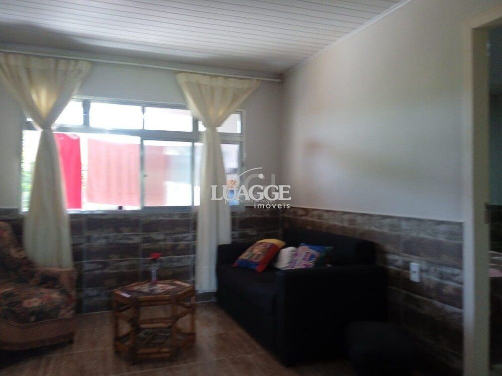 Casa à venda com 2 quartos, 72m² - Foto 1