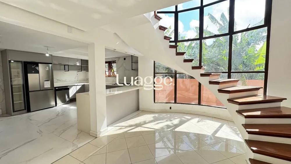 Casa, 5 quartos, 377 m² - Foto 1