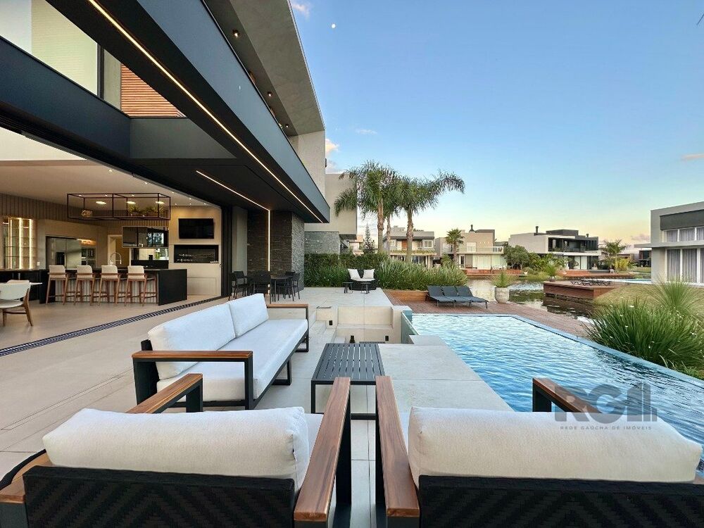 Casa de Condomínio à venda com 5 quartos, 319m² - Foto 2