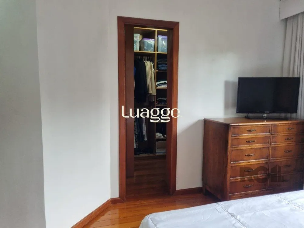 Casa, 4 quartos, 226 m² - Foto 1