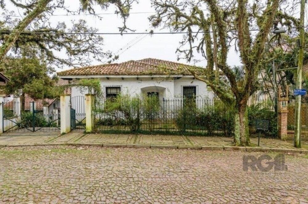 Casa à venda com 3 quartos, 152m² - Foto 1