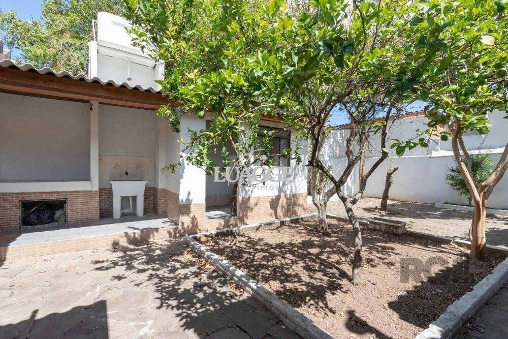 Casa à venda com 3 quartos, 332m² - Foto 4